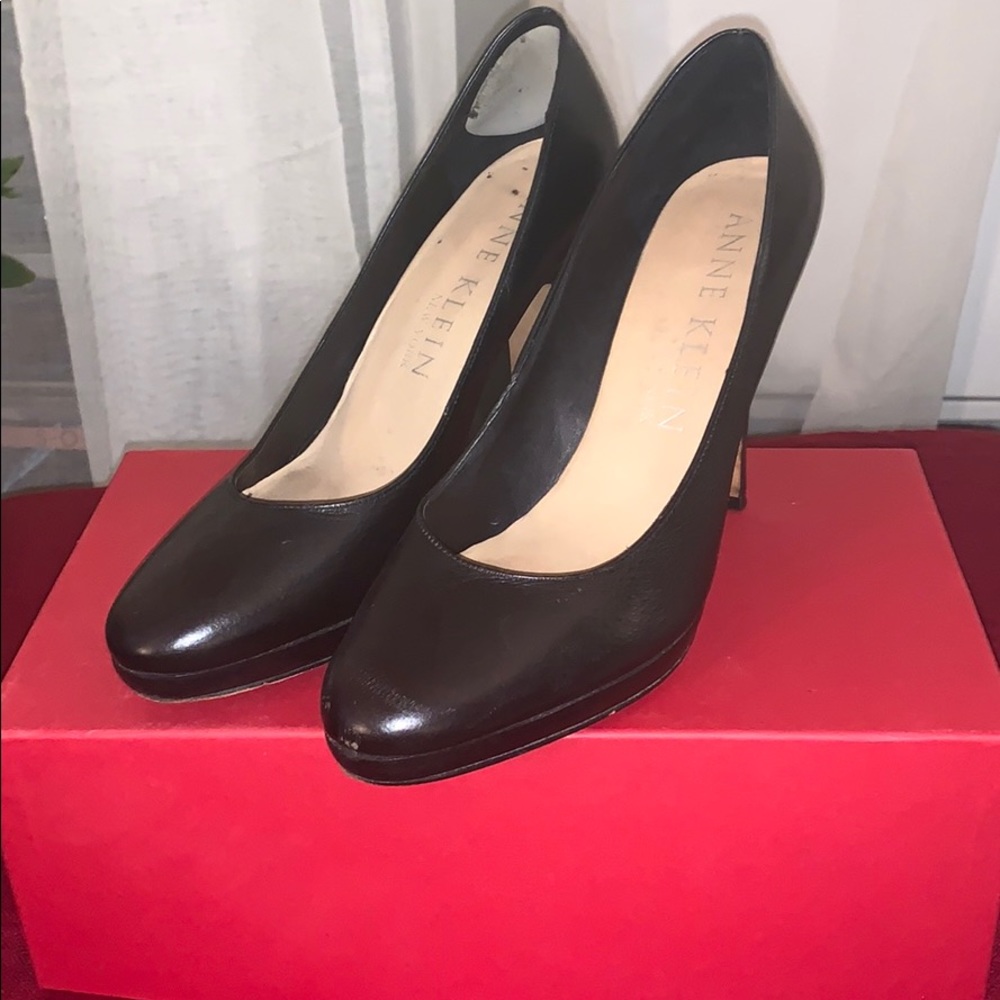 anne klein black pumps
